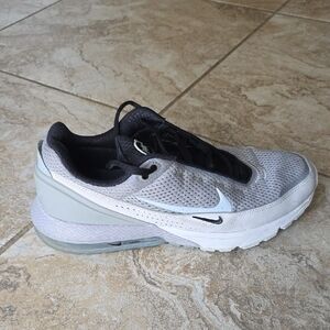 A101 Nike Women's Black and White Sneakers